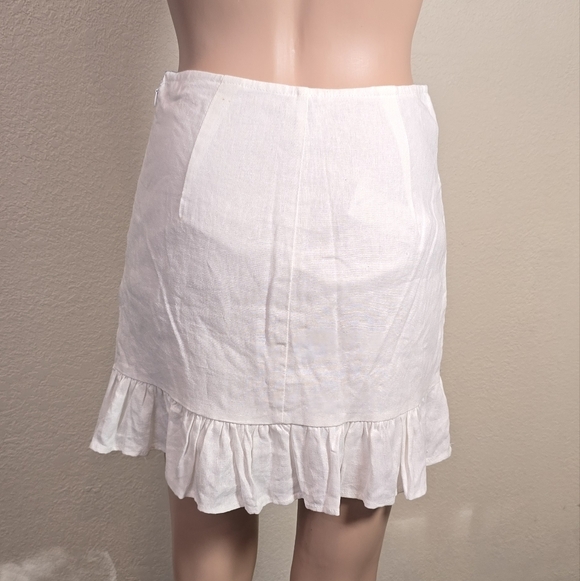 Blue Rain Francesca’s Embroidered Skirt Size S White/ Blue Flowers Print NWT - Picture 2 of 10